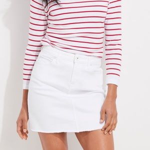Vineyard vines raw hem white jean skirt